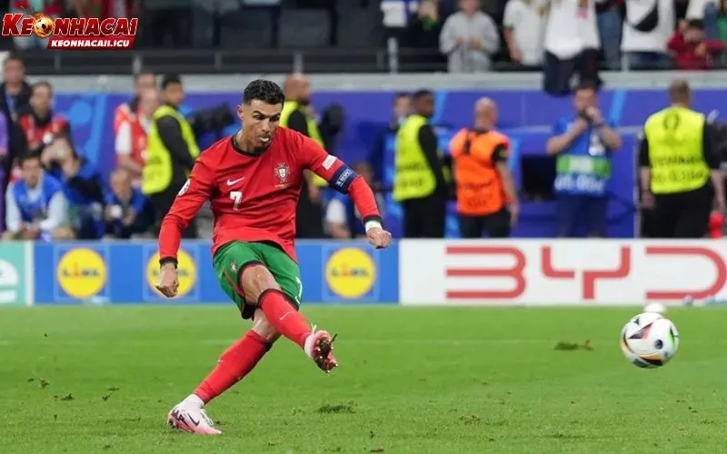 Top 10 Cầu Thủ Xuất Sắc Nhất Mọi Thời Đại Bạn Nên Biết 2 Cầu thủ Cristiano Ronaldo