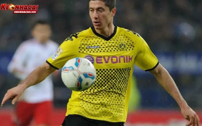 Phân tích phong cách chơi bóng của cầu thủ Robert Lewandowski